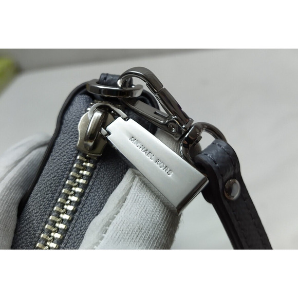 Michael Kors Gray Crossgrain Leather Zip Around Credit Card Wallet - Picture 5 of 16